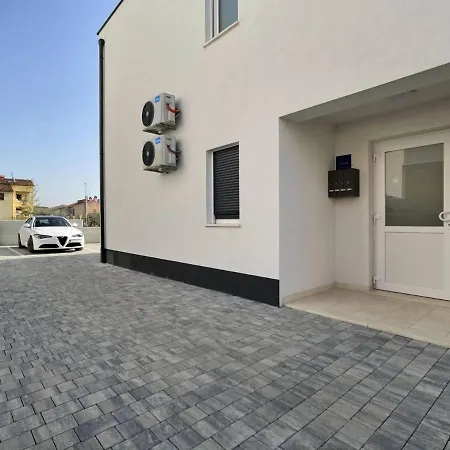 Kate Apartman