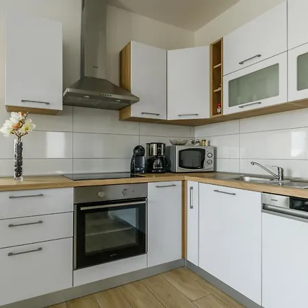 Kate Apartman